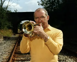 Jim Bowen TV Presenter Bullseye A©Mirrorpix Jim Bowen TV Presenter Bullseye A©Mirrorpix