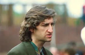Images Dated 6th June 1991: Jimmy Nail was the centre of attraction to the children of Walker as he returned to his