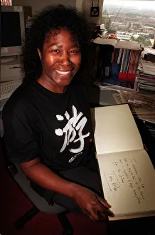 Joan Armatrading Singer Songwriter Sep 1999 in The Mirror offices with Tony Joan Armatrading Singer Songwriter Sep 1999 in The Mirror offices with Tony