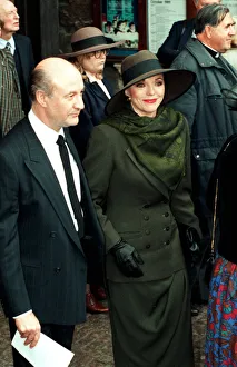 JOAN COLLINS AT LAURENCE OLIVIER MEMORIAL SERVICE AT WESTMINSTER ABBEY JOAN COLLINS AT LAURENCE OLIVIER MEMORIAL SERVICE AT WESTMINSTER ABBEY