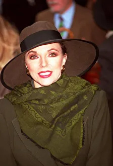 JOAN COLLINS AT LORD OLIVIER MEMORIAL SERVICE AT WESTMINSTER ABBEY, LONDON - 20/10/1989 JOAN COLLINS AT LORD OLIVIER MEMORIAL SERVICE AT WESTMINSTER ABBEY, LONDON - 20/10/1989