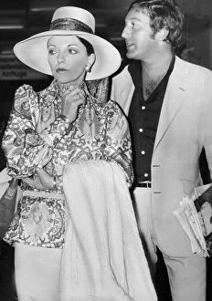 Images Dated 1st August 1970: Joan Collins and Ron Kass at London Airport - August 1970