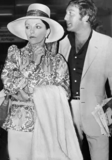 Images Dated 1st August 1970: Joan Collins and Ron Kass at London Airport - August 1970