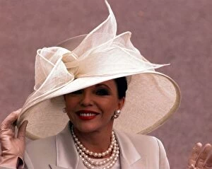 Images Dated 17th June 1998: Joan Collins at Royal Ascot 1998 Actress wearing white hat