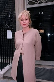 Images Dated 3rd July 1998: Joanna Lumley Actress July 98 Outside 10 downing street were she went to see Tony