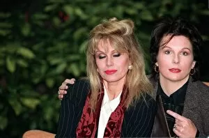 Images Dated 6th January 1994: Joanna Lumley Jennifer Saunders actresses Jan 94 get together for the launch of a
