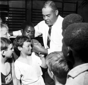 Joe Louis, former World Heavyweght Campion, visiting the gym at the Repton Youth Club in Joe Louis, former World Heavyweght Campion, visiting the gym at the Repton Youth Club in