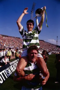 Jon Scan Gallery: Joe Miller on shoulders of Roy Aitken May 1989 sdrscottishcupfinal
