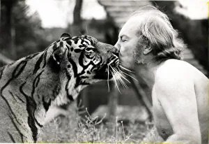 JOHN ASPINALL KISSING TIGER SEPTEMBER 1980 JOHN ASPINALL KISSING TIGER SEPTEMBER 1980