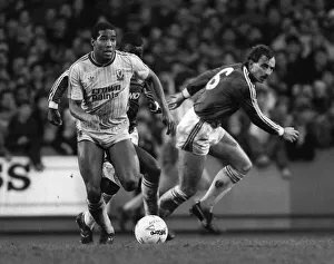 Images Dated 4th January 1988: John Barnes Charlton v Liverpool