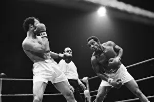 Images Dated 26th September 1978: John Conteh vs Leonardo Rodgers, non title Light Heavy-Weight fight at the Empire Pool