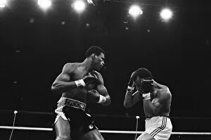 Images Dated 29th March 1980: John Conteh vs Matthew Saad Muhammad II. For WBC and The Ring light-heavyweight titles