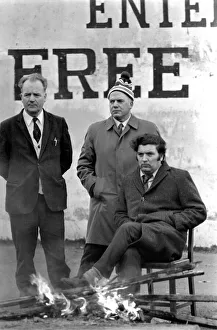 Images Dated 10th February 1972: John Hume sits by fire in an early morning demonstration. February 1972 72-1641