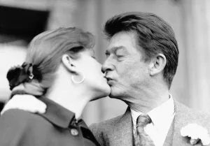 John Hurt British film actor kisses his new bride 1990 John Hurt British film actor kisses his new bride 1990