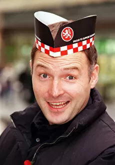 Images Dated 12th November 1999: John Leslie Daily Record Glengarry November 1999 tv presenter wearing hat a