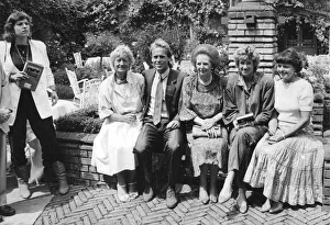 Images Dated 1st June 1985: John Lloyd and Chris Evert with Margaret Thatcher in garden - June 1985