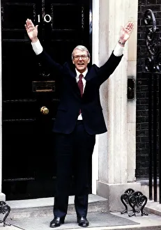 Images Dated 10th April 1992: John Major Prime Minister celebrating victory outside 10 Downing Street 1992