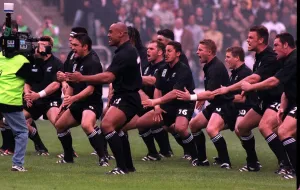 Jonah Lomu October 1999 and team mates the Kiwis do the Hakka Jonah Lomu October 1999 and team mates the Kiwis do the Hakka