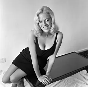 Images Dated 20th December 1970: Julie Goodyear, who plays barmaid Bet Lynch in Coronation Street. 20th December 1970
