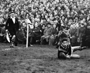 Just before half-time, Forrest the Kiwis winger scored a try which White failed to Just before half-time, Forrest the Kiwis winger scored a try which White failed to