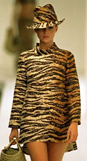 KATE MOSS MODELS DOLCE AND GABBANA IN MILAN KATE MOSS MODELS DOLCE AND GABBANA IN MILAN