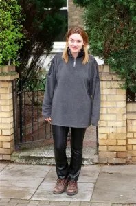 Mirror/0100to0199 00194/kate winslet actress march 98 outside new home Mirror/0100to0199 00194/kate winslet actress march 98 outside new home