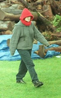 Images Dated 26th November 1998: Kate Winslet on honeymoon wearing a balaclava Nov 1998 while attempting to keep