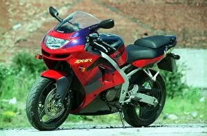 Images Dated 31st May 1998: Kawasaki ZX6 motorcycle June 1998