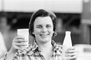 Images Dated 9th January 1983: Keith Deller, the world champion darts player, with his pint of milk. 9th January 1983