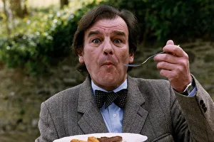 Keith Floyd Television Chef sampling pub food. June 1991 *** Local Caption *** Keith Floyd Television Chef sampling pub food. June 1991 *** Local Caption ***