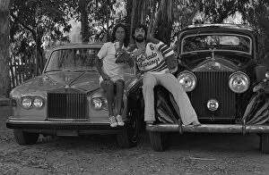 Images Dated 25th July 1976: Keith Moon and Alice Cooper in USA with their classic rolls royce motor cars msi