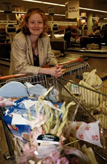 Kelly Hunter Actress shopping at her local sainsburys standing with trollys Kelly Hunter Actress shopping at her local sainsburys standing with trollys