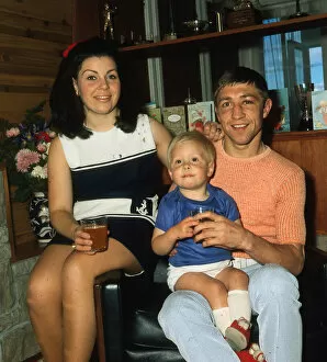 Images Dated 1st February 1975: Ken Buchanan boxer February 1975 With wife Carol Buchanan and son Mark Buchanan