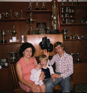 Images Dated 1st July 1975: Ken Buchanan boxer July 1975 Waving to camera with wife Carol baby Karen