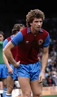 Images Dated 27th September 1980: Ken Swain - September 1980 Football Player of Aston Villa - in action