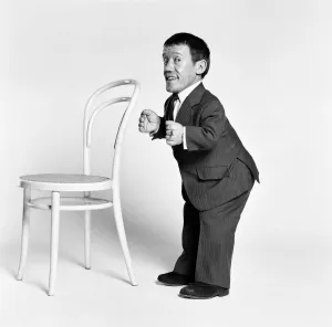 Images Dated 12th December 1977: Kenny Baker, actor who plays robot character R2-D2 in new science fiction film, Star Wars