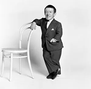 Images Dated 12th December 1977: Kenny Baker, actor who plays robot character R2-D2 in new science fiction film, Star Wars
