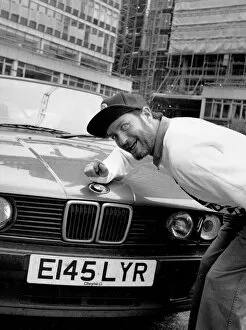 01425 Gallery: Kenny Everett sitting with his new BMW car 21 / 07 / 1989