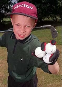 Images Dated 21st July 1998: Kevin Barnes new child golf star from Worcester 1998