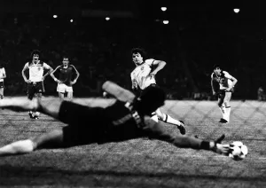 Kevin Keegan scores penalty for England against Hungary 1981 Football World Cup Qualifier Kevin Keegan scores penalty for England against Hungary 1981 Football World Cup Qualifier