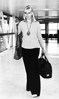 Images Dated 12th December 1972: Kim Novak actress - December 1972 Arriving at Heathrow Airport London