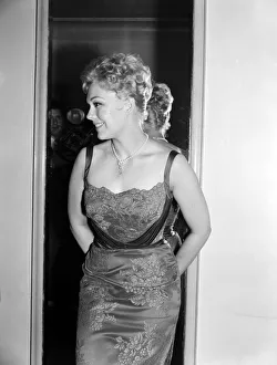 00876 Gallery: Kim Novak attends the premiere of the Middle of the Night. June 1959