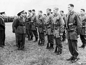 King George VI inspecting paratroopers at a demonstration during the Second World War King George VI inspecting paratroopers at a demonstration during the Second World War