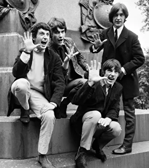 00162 Gallery: The Kinks pop group with Mick Avory, Pete Quaife, Dave Davies