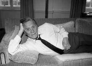 Kirk Douglas April 1987 at the Grosvenor House Hotel fot daily mirror interview with Kirk Douglas April 1987 at the Grosvenor House Hotel fot daily mirror interview with