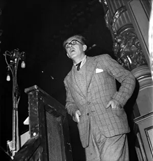 00020 Gallery: Labour Party Conference 1952 Richard Crossman addresses conference