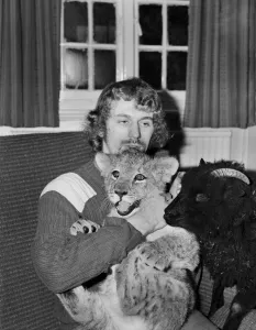 Lamb and Lion and Safari Warden Ken Lawrence. December 1974 74-7586-004 Lamb and Lion and Safari Warden Ken Lawrence. December 1974 74-7586-004