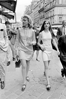 00140 Gallery: Lauren Bacall with her daughter in Paris walking on the streets July 1968