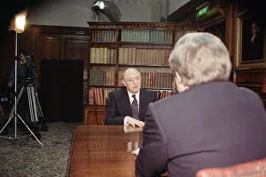 Images Dated 30th March 1992: Leader of the Labour Party Neil Kinnock is interviewed by David Dimbleby ahead of