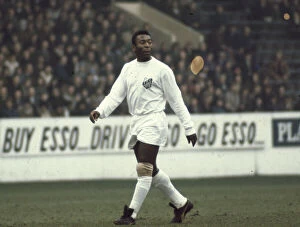 Images Dated 23rd February 1972: Legendary Brazilian footballer Pele in action for club side Santos during the match
